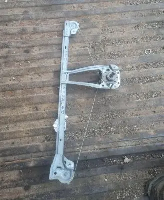 Mercedes-Benz C AMG W202 Rear window lifting mechanism without motor