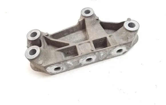 Engine mounting bracket