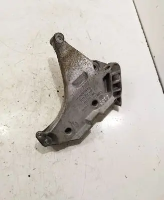 Volkswagen PASSAT B7 Engine mounting bracket 03l199207