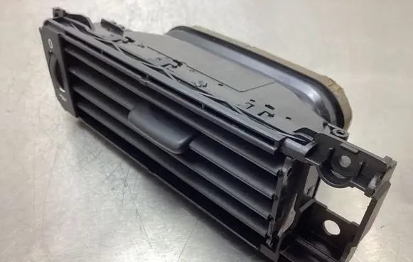 Volvo V70 Dash center air vent grill 30643315 30676292 30755181