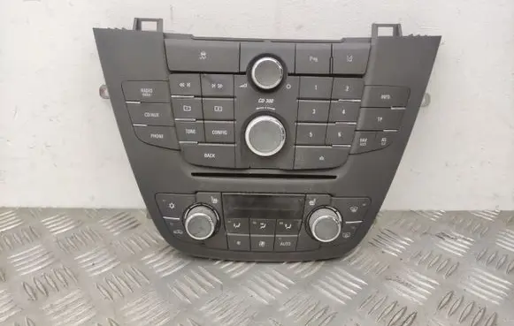 Head unit multimedia control