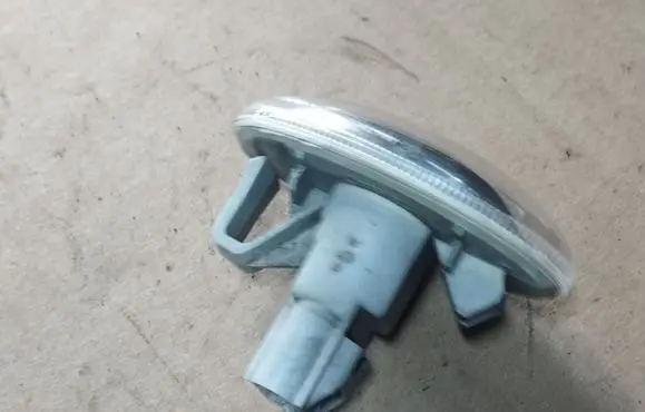 Peugeot 4007 Front fender indicator light