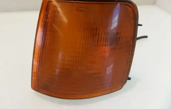 Volkswagen PASSAT B3 Front indicator light 133717