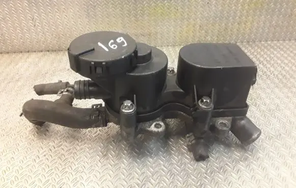 Mercedes-Benz A W169 Oil breather separator 6400101062 A6400101062