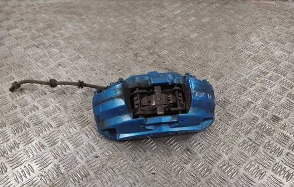 Mercedes-Benz C W205 Front brake caliper
