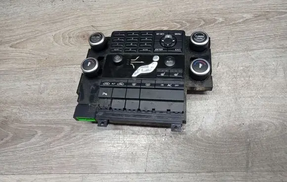 Volvo V70 Climate control unit 30782910