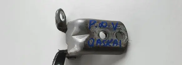 Nissan Qashqai Front door upper hinge