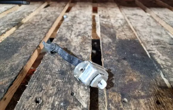 Nissan Juke I F15 Front door check strap stopper