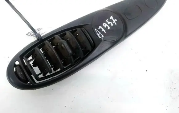 Peugeot 807 Dash center air vent grill