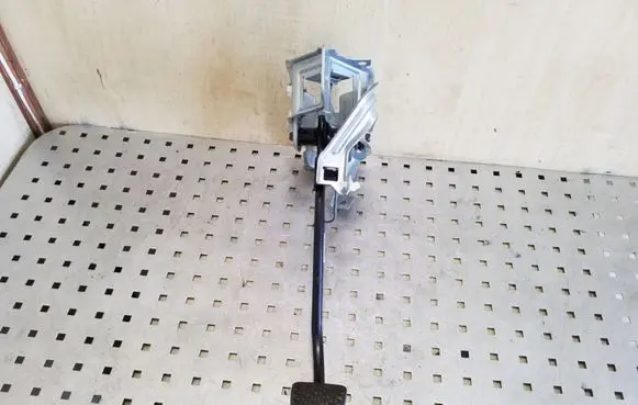 Opel Zafira B Brake pedal 24463408