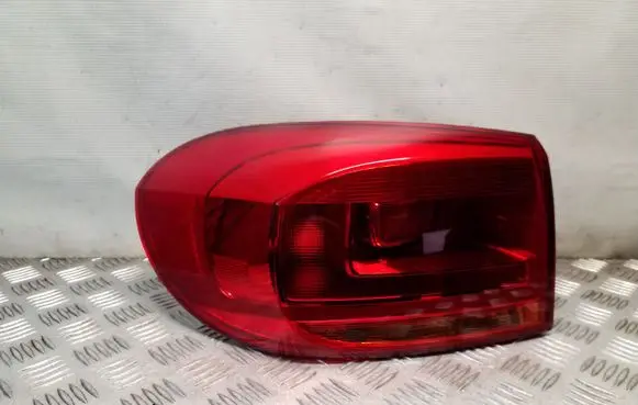 Volkswagen Tiguan Rear/tail lights 5N0945095Q