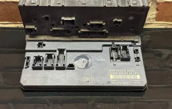 Mercedes-Benz Vito Viano W639 SAM control unit 6399005400 Q001
