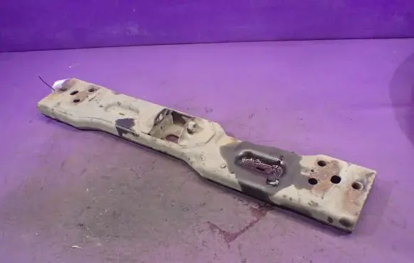Chrysler Liberty I Gearbox mounting bracket