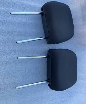 Volkswagen Tiguan Front seat headrest 