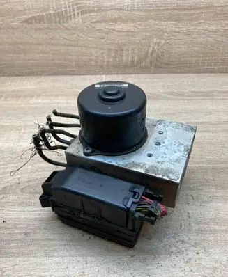 Mercedes-Benz C W203 ABS Pump A2095452632 A2034310912