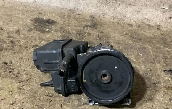 Mercedes-Benz E W212 Power steering pump 769133215