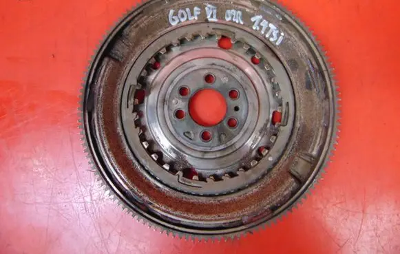 Volkswagen Golf VI Flywheel 03G105266