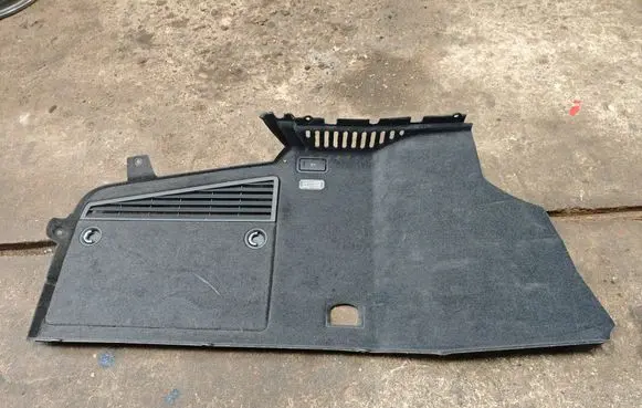 Trunk/boot side trim panel