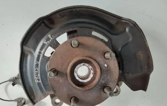 Toyota Prius+ (ZVW40) Front wheel hub
