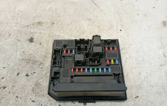 Nissan Qashqai Fuse module 284B7