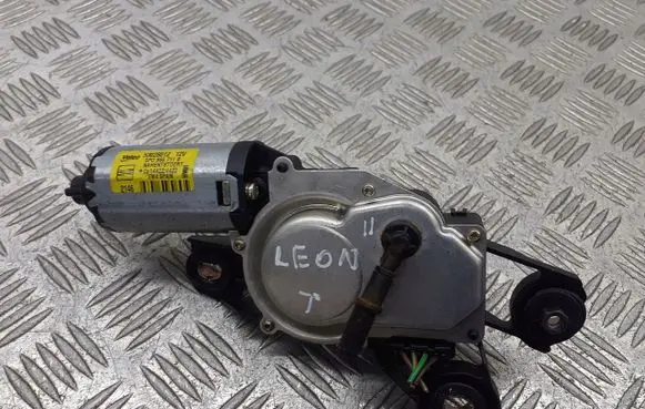 Seat Leon (1P) Rear window wiper motor 5P0955711B