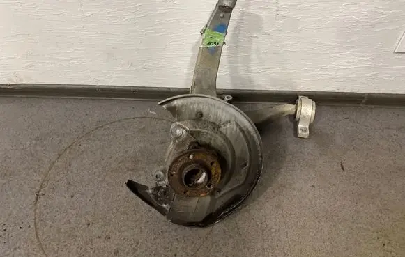 Volvo XC90 Front wheel hub spindle knuckle 31360700 31476878