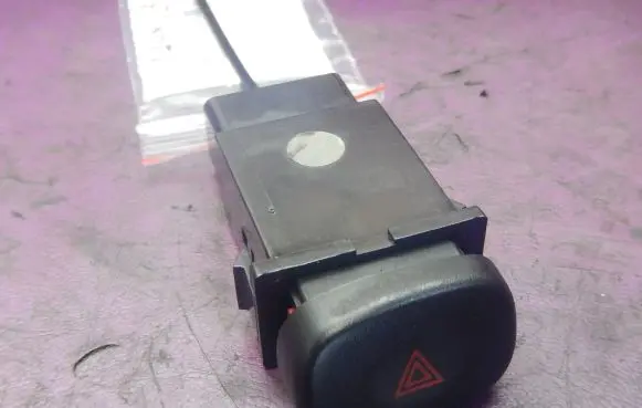 Hyundai Accent Hazard light switch 864W0140C1