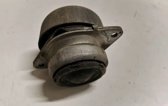 Ford Mustang V Engine mount bracket