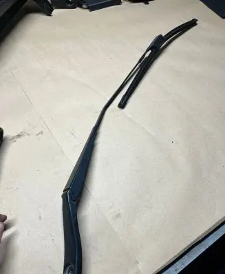 Volvo XC60 Front wiper blade arm 30753526