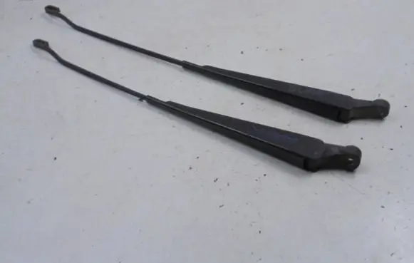 Ford Scorpio Front wiper blade arm 92GG17526A1A