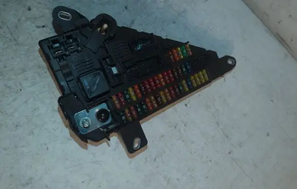 BMW 5 E60 E61 Fuse box set 6906619