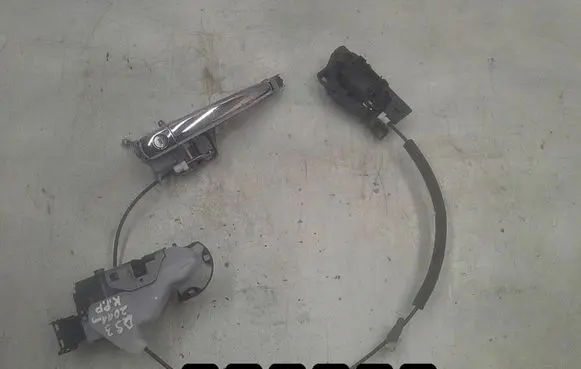 Citroen DS3 Front door lock 