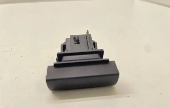 Passenger airbag on/off switch