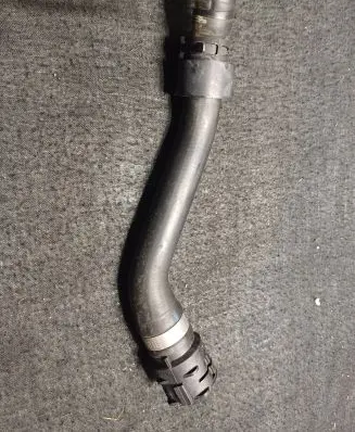 Porsche Macan (95B) Engine coolant pipe/hose 95B121049Q