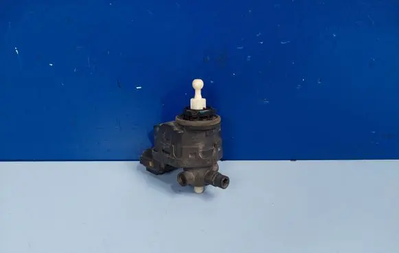 Headlight level adjustment motor