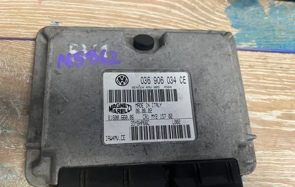 Skoda Fabia Mk1 (6Y) Engine control unit/module 036906034CE 6160066006 35YBHY66C