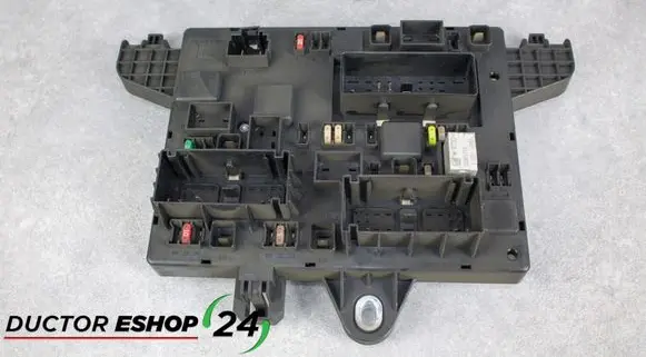 Opel Zafira C Fuse module 13368651