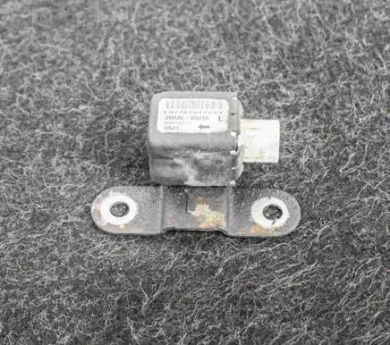 Suzuki Grand Vitara II Airbag deployment crash/impact sensor 3893065J10