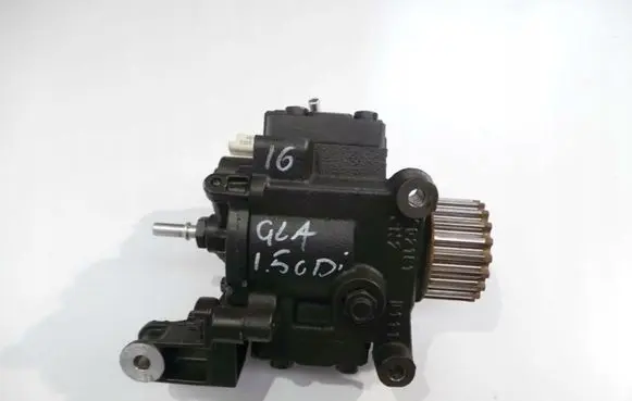 Mercedes-Benz GLA W156 Fuel injection high pressure pump 167002413R