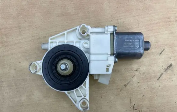 Mercedes-Benz E W212 Rear door window regulator motor A2048200542