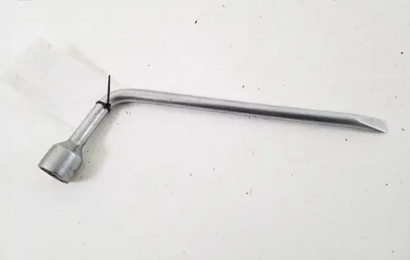 Toyota Avensis T270 Wheel nut wrench 
