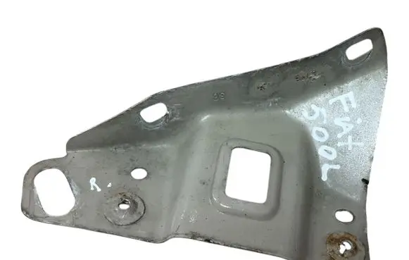 Fiat 500L Fender mounting bracket C176