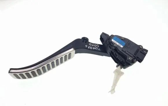 Volkswagen Touareg I Accelerator throttle pedal 7L6723507