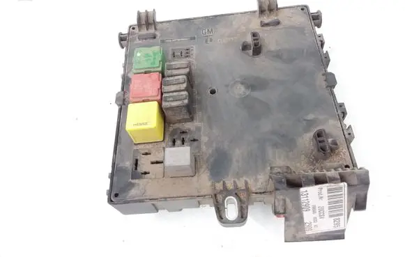 Opel Signum Fuse module 13112909