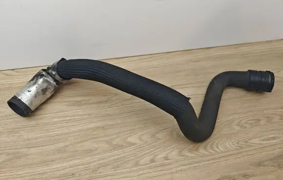 Engine coolant pipe/hose