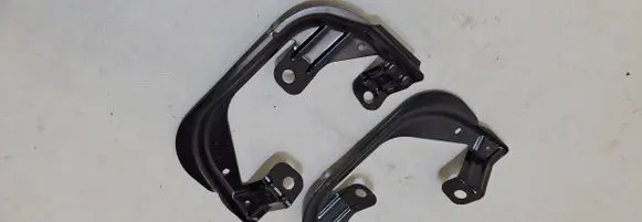 Dodge RAM 1500 DS Headlight/headlamp mounting bracket 55112610AC 55112611AC