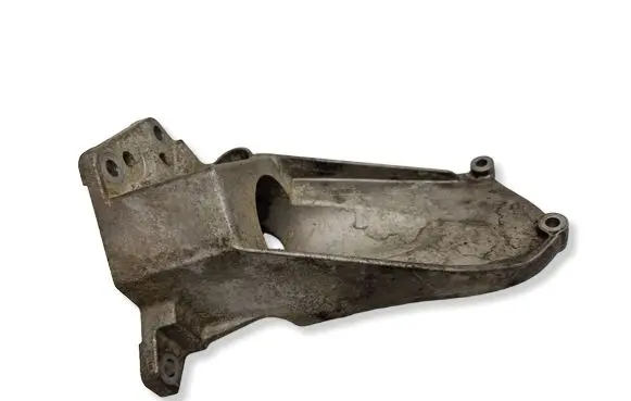 Volvo V70 Gearbox mounting bracket 31370633