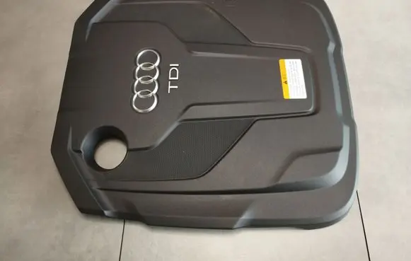 Audi A5 Sportback 8TA Engine cover (trim) 04L103925D