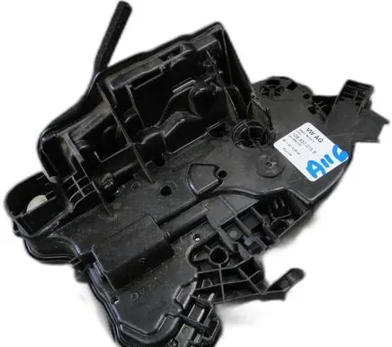 Volkswagen Polo VI Front door lock