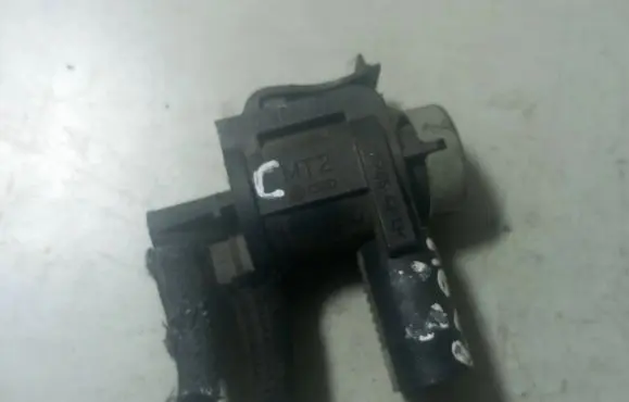 Volkswagen PASSAT B6 Turbo solenoid valve 1J0906283C